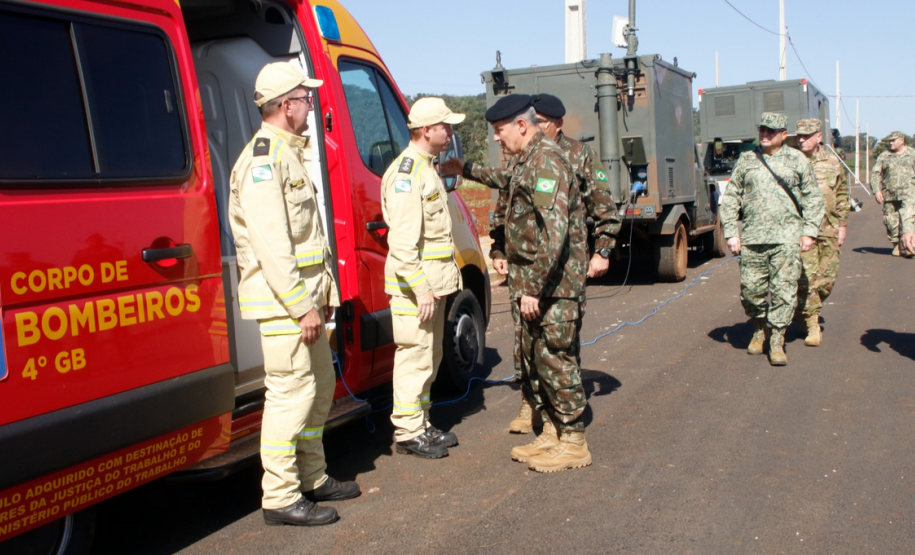 Bombeiros militares participam de operação humanitária no Paraná