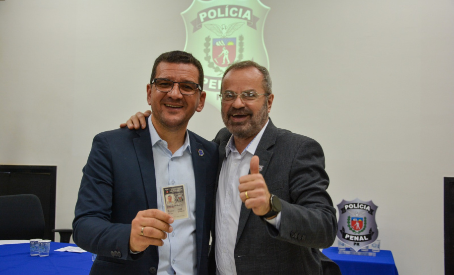Polícia Penal do Paraná inicia entrega de novas identidades funcionais aos servidores