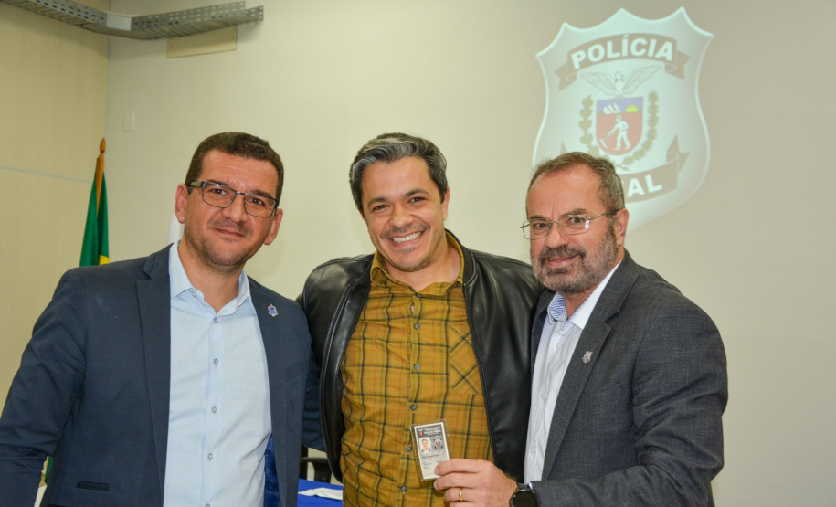 Polícia Penal do Paraná inicia entrega de novas identidades funcionais aos servidores