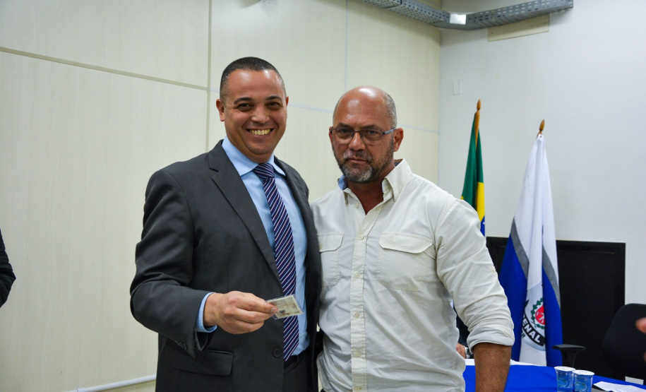 Polícia Penal do Paraná inicia entrega de novas identidades funcionais aos servidores