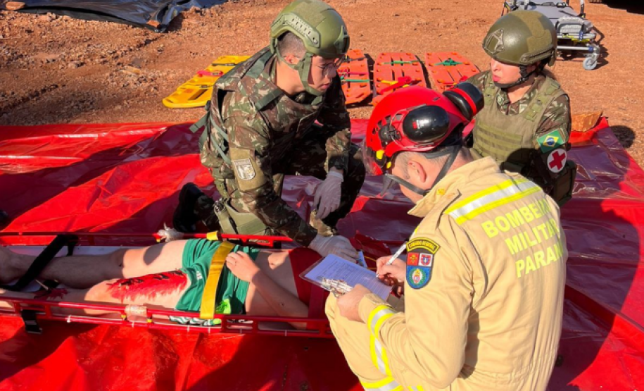 Bombeiros militares participam de operação humanitária no Paraná