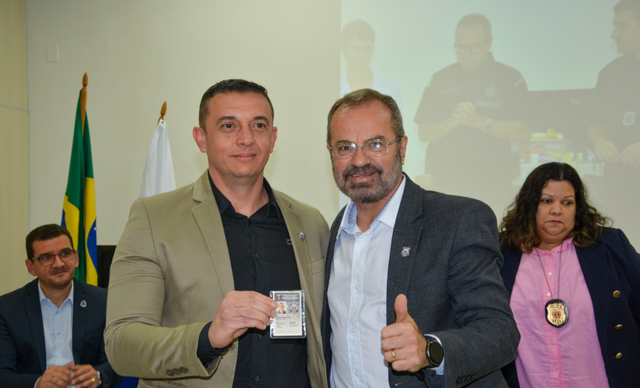 Polícia Penal do Paraná inicia entrega de novas identidades funcionais aos servidores