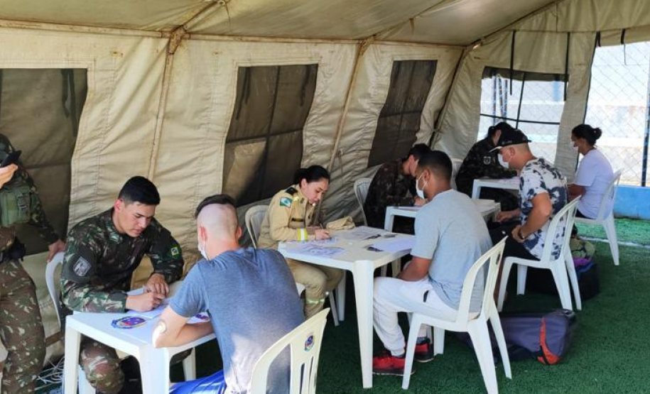 Bombeiros militares participam de operação humanitária no Paraná