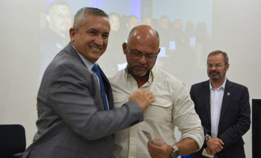 Polícia Penal do Paraná inicia entrega de novas identidades funcionais aos servidores