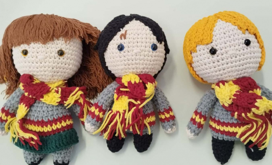 Detentos de Foz do Iguaçu confeccionam bonecos de crochê para crianças carentes