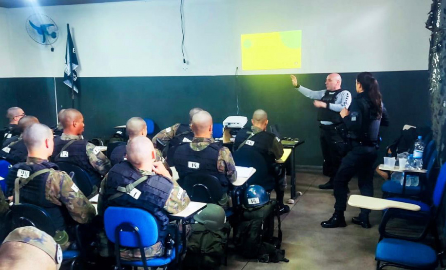 Deppen ministra instruções de serviço de escolta de presos à Polícia da Aeronáutica