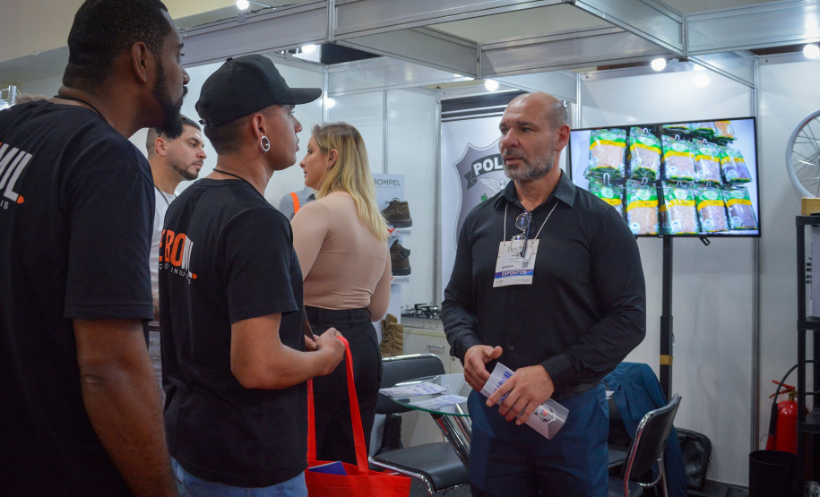 Polícia Penal expõe materiais produzidos com mão de obra prisional em feira industrial