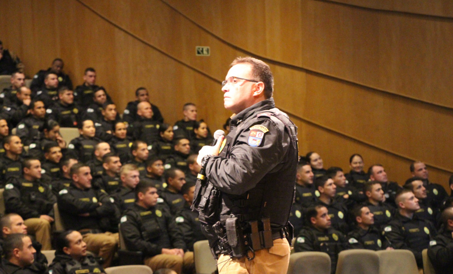 Na reta final da formação, 2,5 mil praças da PMPR passam por ciclo de palestras