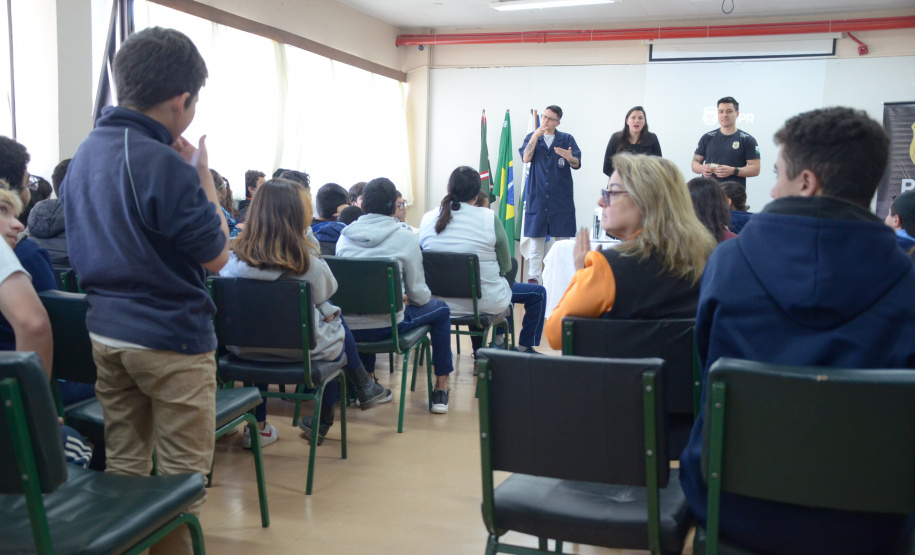 Polícia Civil ministra palestra para 58 alunos surdos em escola na Capital