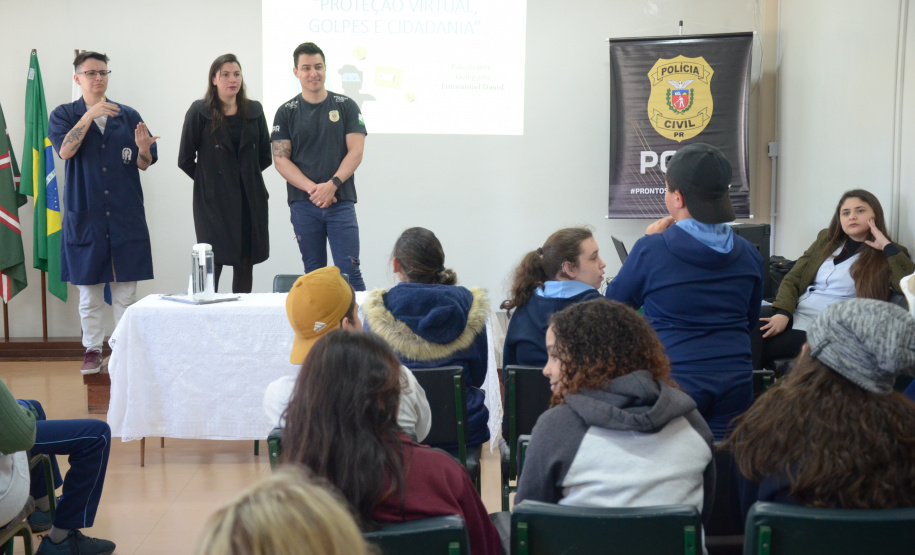 Polícia Civil ministra palestra para 58 alunos surdos em escola na Capital