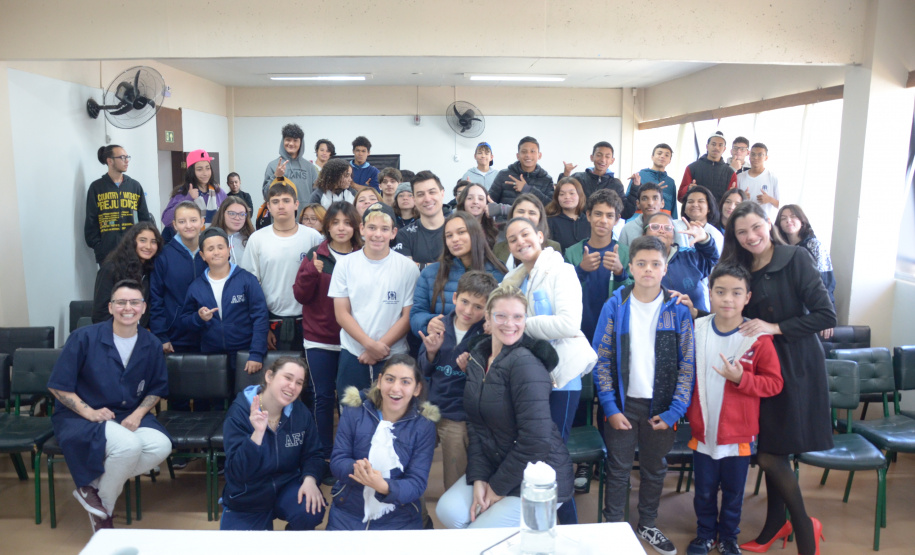 Polícia Civil ministra palestra para 58 alunos surdos em escola na Capital