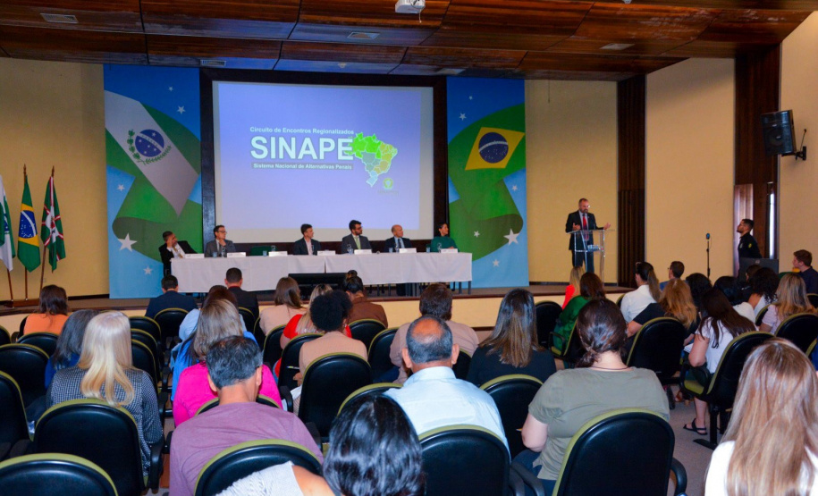 Encontro que debate implementação de sistema nacional de alternativas penais é realizado em Curitiba