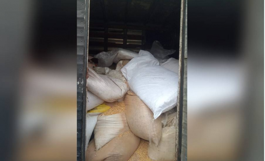 Polícia Militar apreende 7 toneladas de grãos de soja furtados em Paranaguá