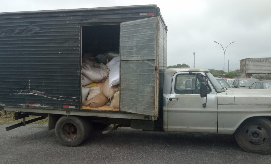 Polícia Militar apreende 7 toneladas de grãos de soja furtados em Paranaguá
