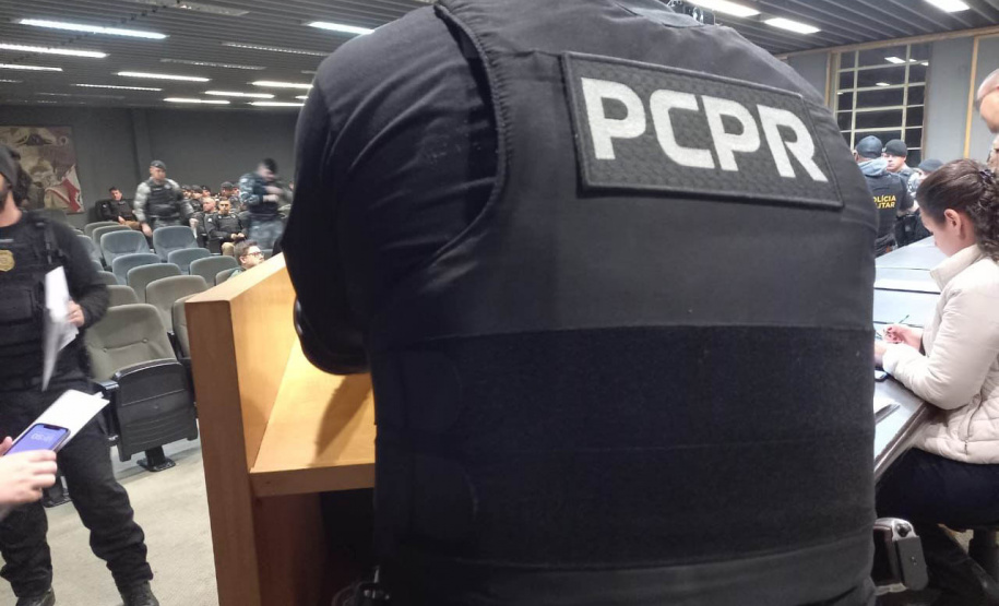 PCPR prende suspeitos de roubar colares e celulares em Curitiba