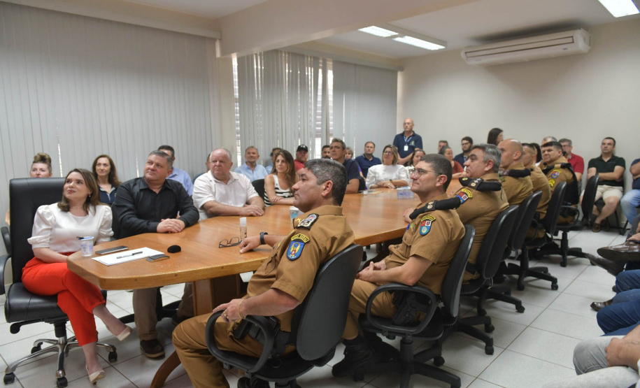 Comandante-geral da PMPR entrega viaturas em Santa Terezinha de Itaipu