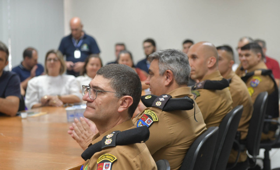 Comandante-geral da PMPR entrega viaturas em Santa Terezinha de Itaipu