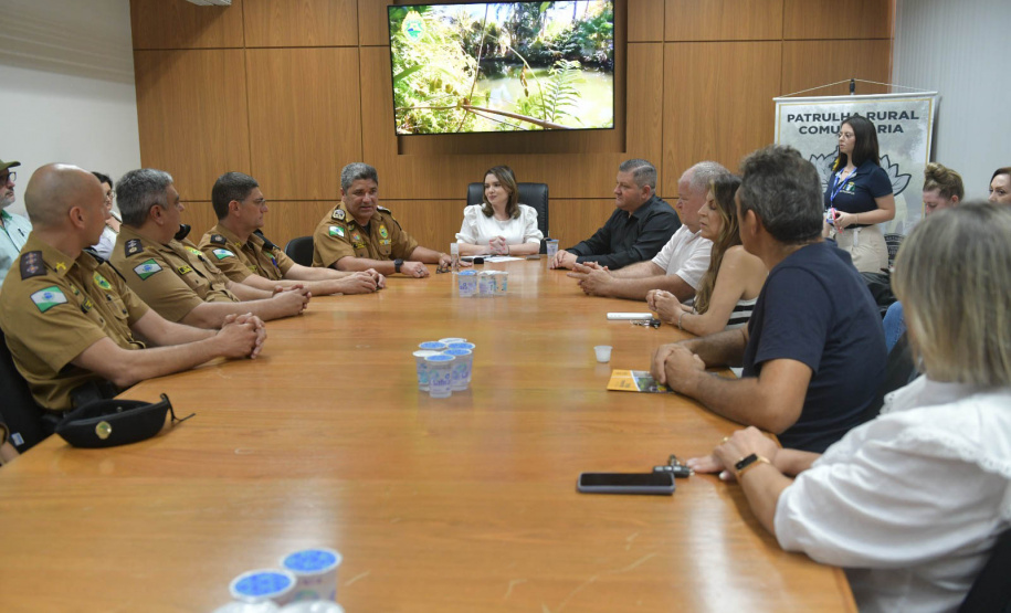Comandante-geral da PMPR entrega viaturas em Santa Terezinha de Itaipu