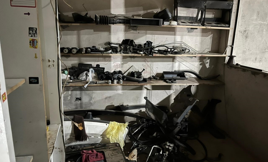 PM descobre barracão utilizado como desmanche e recupera veículos em Londrina