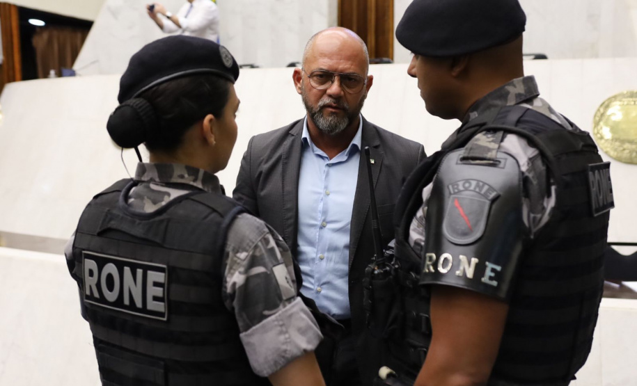 Policiais da Rone recebem homenagem na Assembléia Legislativa do Paraná