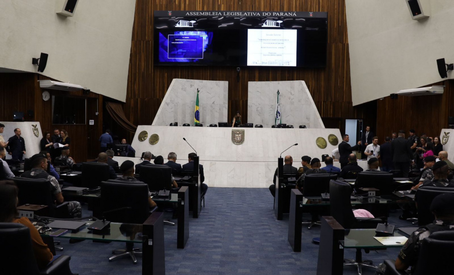 Policiais da Rone recebem homenagem na Assembléia Legislativa do Paraná