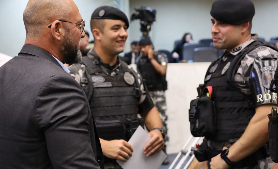 Policiais da Rone recebem homenagem na Assembléia Legislativa do Paraná