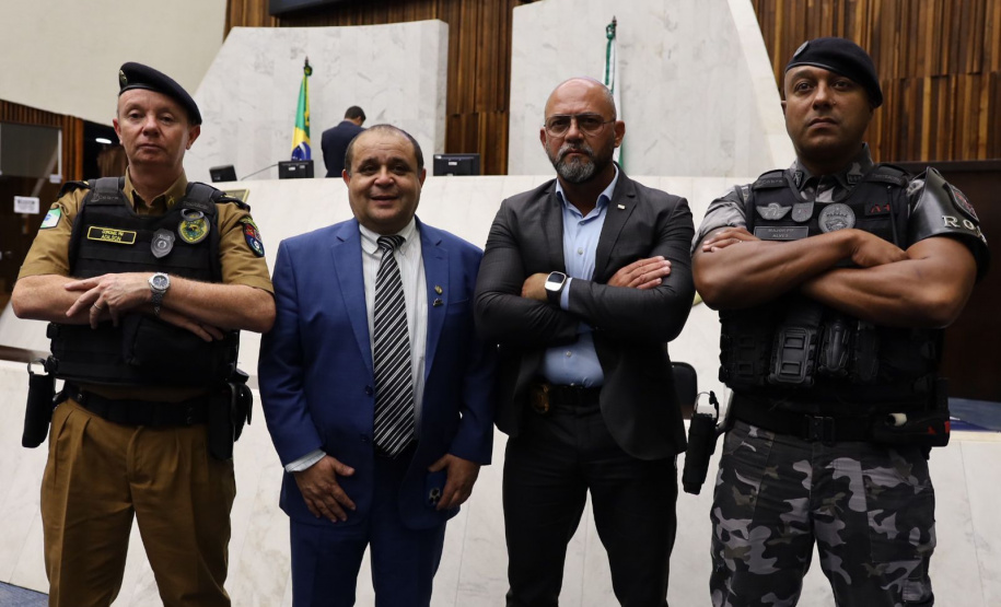 Policiais da Rone recebem homenagem na Assembléia Legislativa do Paraná