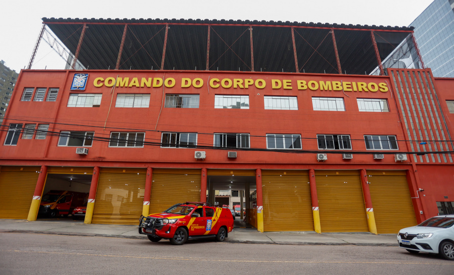 Corpo de Bombeiros do Paraná recebe doações para moradores do Rio Grande do Sul