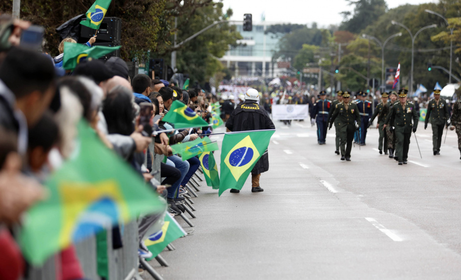 Desfile da Independência deve reunir quase 4 mil participantes em Curitiba