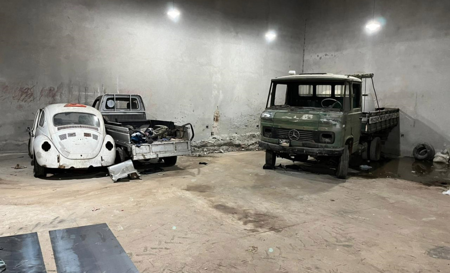 PM descobre barracão utilizado como desmanche e recupera veículos em Londrina