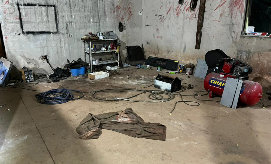 PM descobre barracão utilizado como desmanche e recupera veículos em Londrina