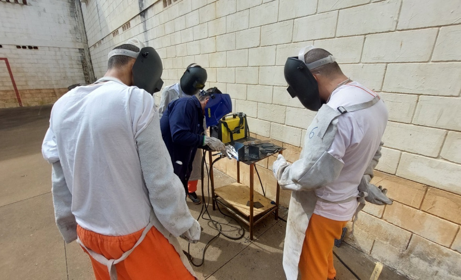 Polícia Penal realiza curso de soldador para detentos em penitenciária de Cascavel