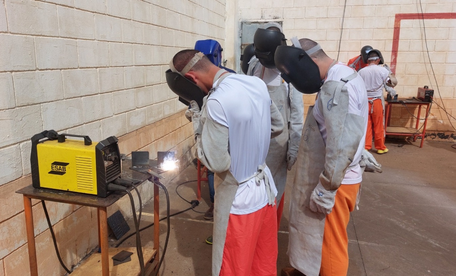 Polícia Penal realiza curso de soldador para detentos em penitenciária de Cascavel