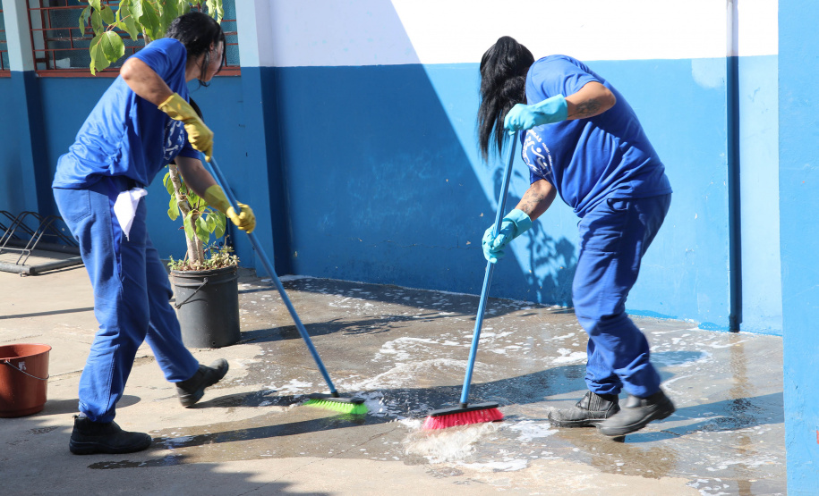 Programa de reparos e limpeza nas escolas promove reinserção de mulheres apenadas