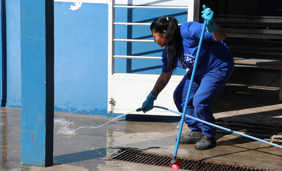 Programa de reparos e limpeza nas escolas promove reinserção de mulheres apenadas