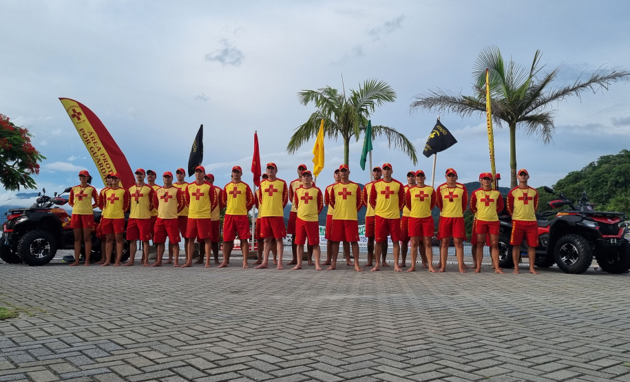 Rádio Vídeos Imagens Editorias Arquivo de Notícias Contato Corpo de Bombeiros do Paraná completa 111 anos de atuação