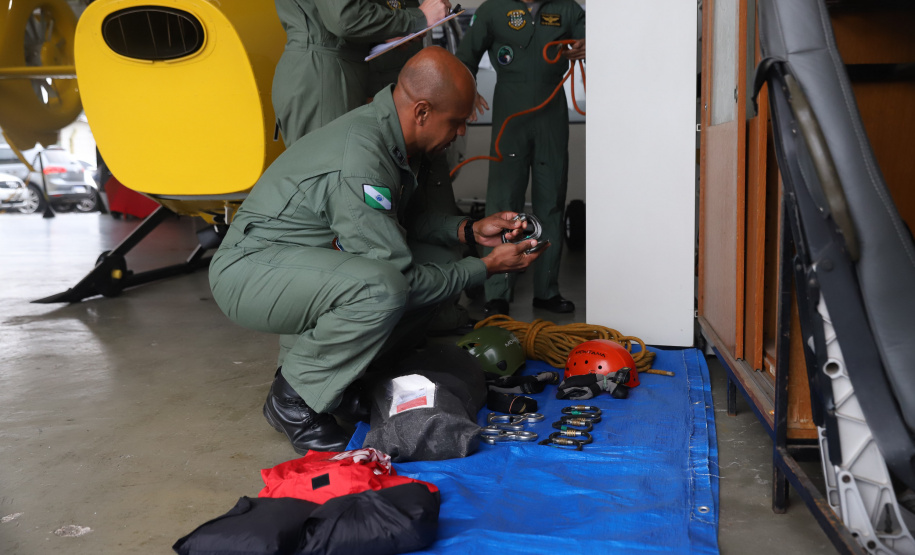 Paraná envia helicóptero para auxiliar atendimento em Santa Catarina