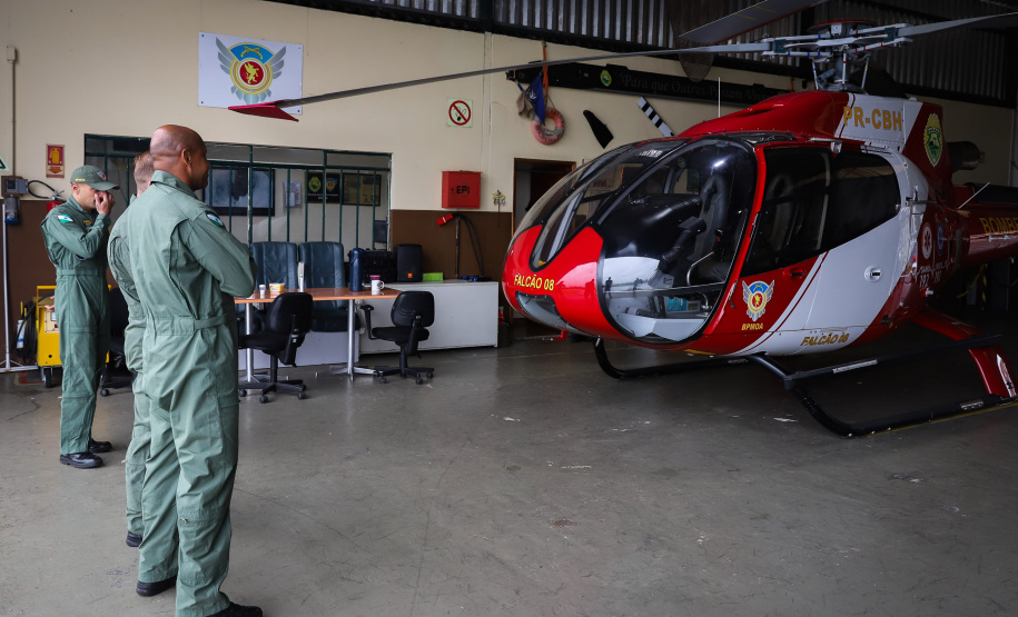 Paraná envia helicóptero para auxiliar atendimento em Santa Catarina