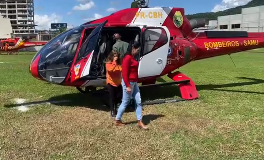 Paraná ajuda atendimentos em Santa Catarina com bombeiros e helicóptero