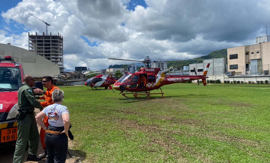 Paraná ajuda atendimentos em Santa Catarina com bombeiros e helicóptero