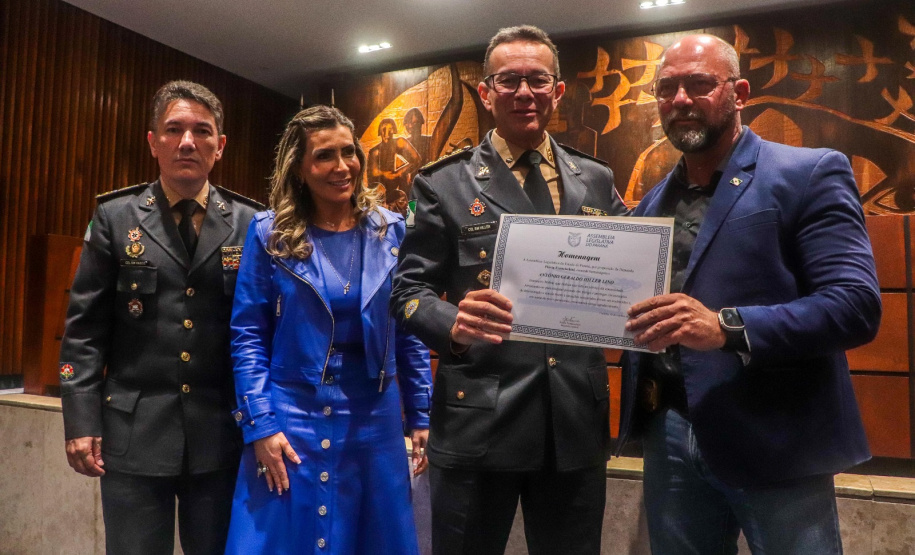Bombeiros do Paraná são homenageados na Alep