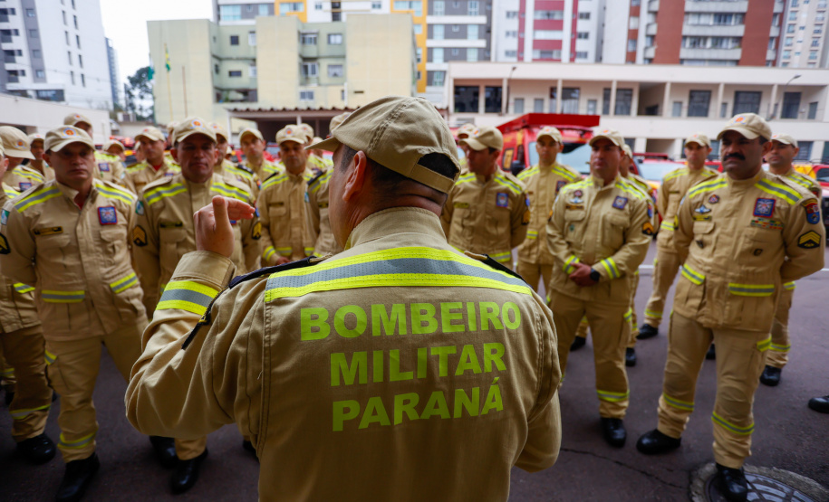 Rádio Vídeos Imagens Editorias Arquivo de Notícias Contato Corpo de Bombeiros do Paraná completa 111 anos de atuação