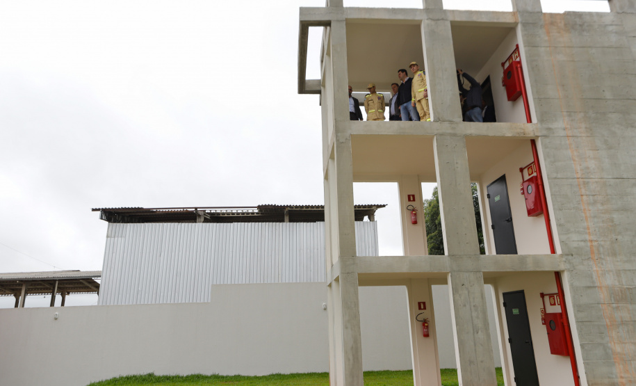 Governador inaugura em Colombo o segundo maior quartel do Corpo de Bombeiros