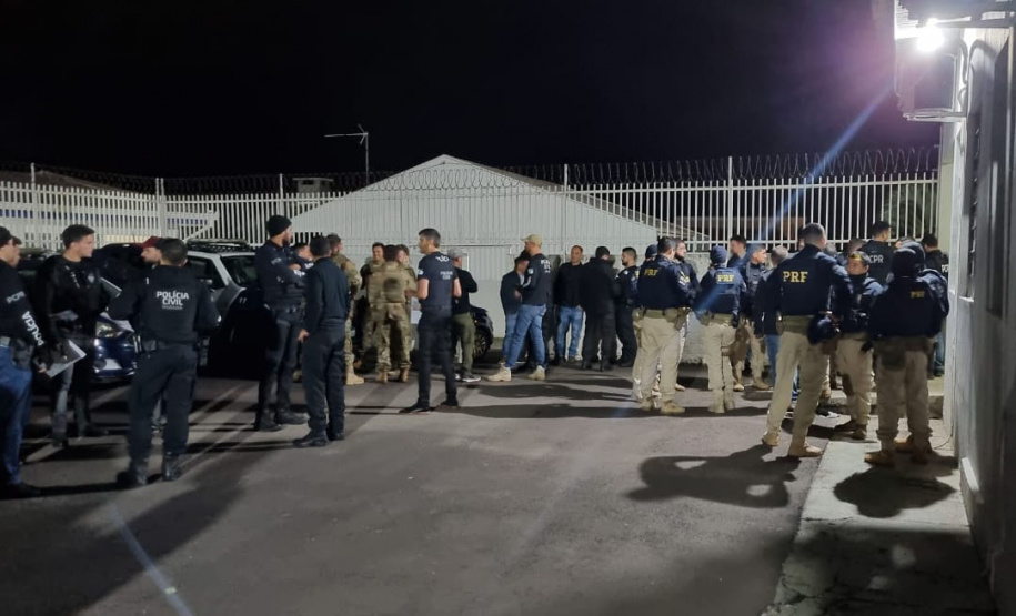 Força-tarefa faz operação contra roubos de cargas em rodovia em Campina Grande do Sul