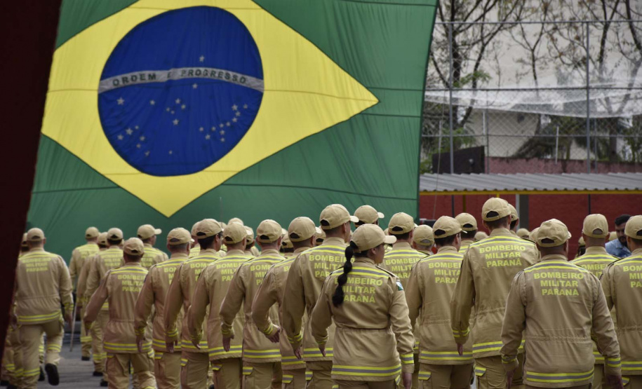 Rádio Vídeos Imagens Editorias Arquivo de Notícias Contato Corpo de Bombeiros do Paraná completa 111 anos de atuação