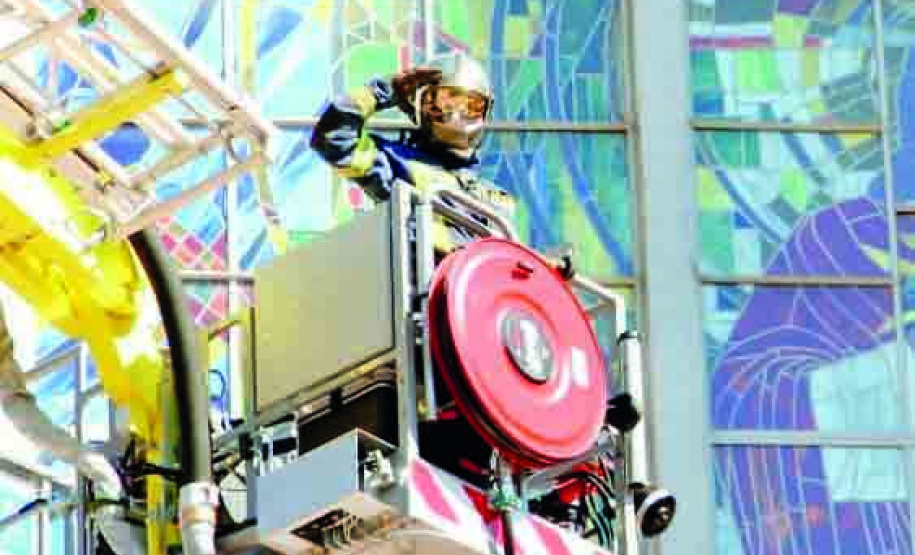 Rádio Vídeos Imagens Editorias Arquivo de Notícias Contato Corpo de Bombeiros do Paraná completa 111 anos de atuação