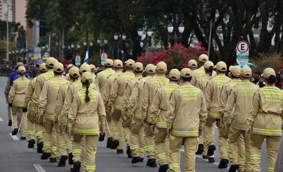 Rádio Vídeos Imagens Editorias Arquivo de Notícias Contato Corpo de Bombeiros do Paraná completa 111 anos de atuação