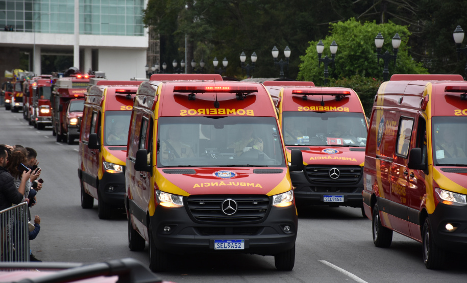 Rádio Vídeos Imagens Editorias Arquivo de Notícias Contato Corpo de Bombeiros do Paraná completa 111 anos de atuação