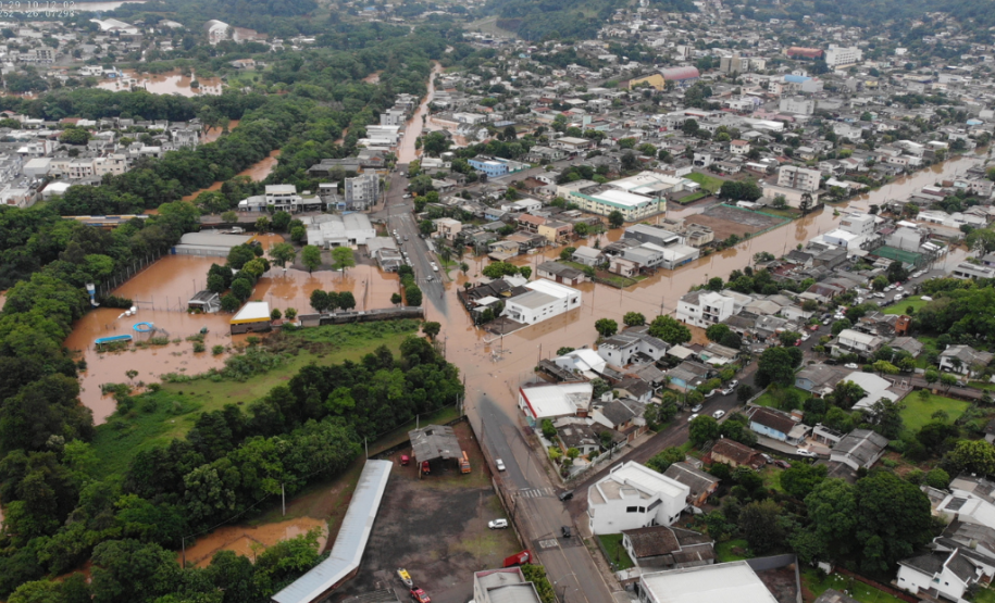 Chuvas fortes causam estragos no Paraná