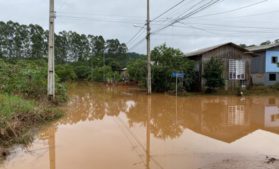 Chuvas fortes causam estragos no Paraná